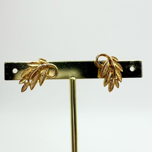 Vintage Napier Signed Gold Tone Leaf Leaves Stud Earrings - Picture 8 of 8